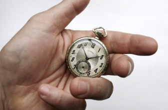 Taschenuhren richtig aufziehen